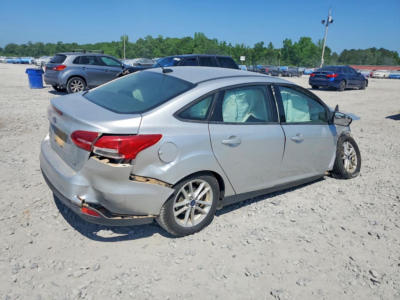 2017 FORD FOCUS SE photo 3