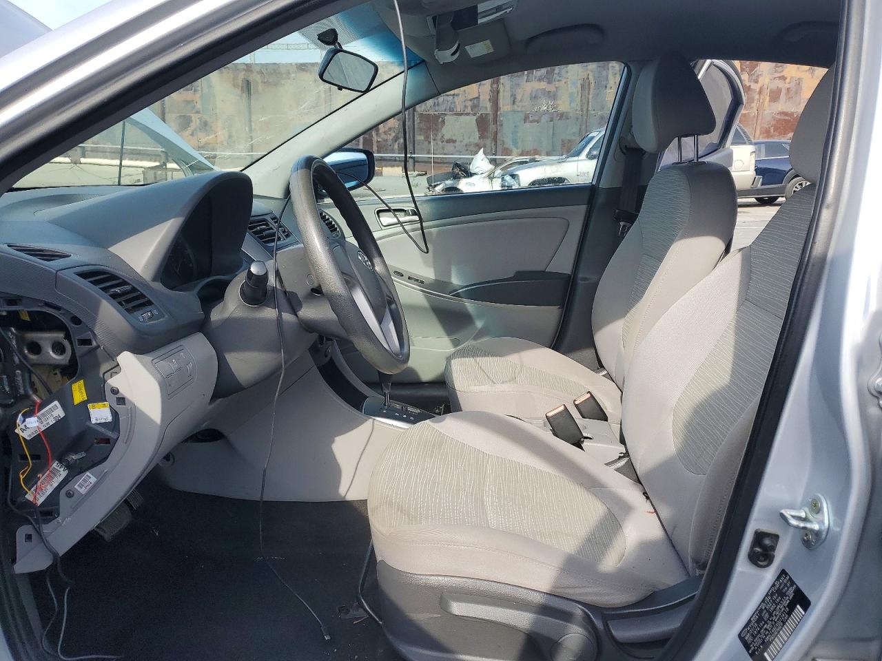 2016 HYUNDAI ACCENT SE photo 13