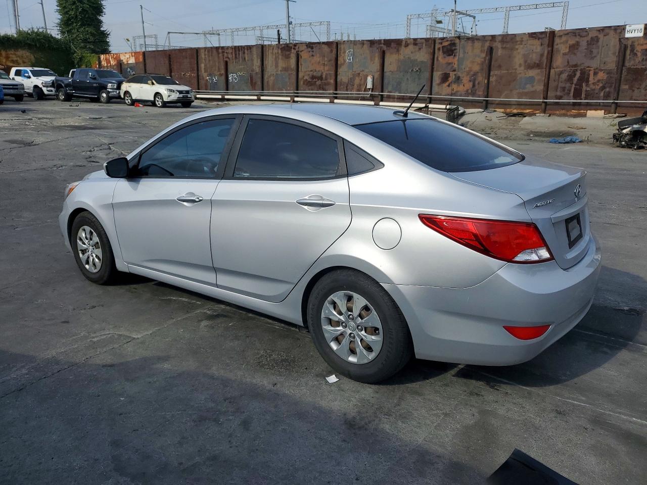 2016 HYUNDAI ACCENT SE photo 3