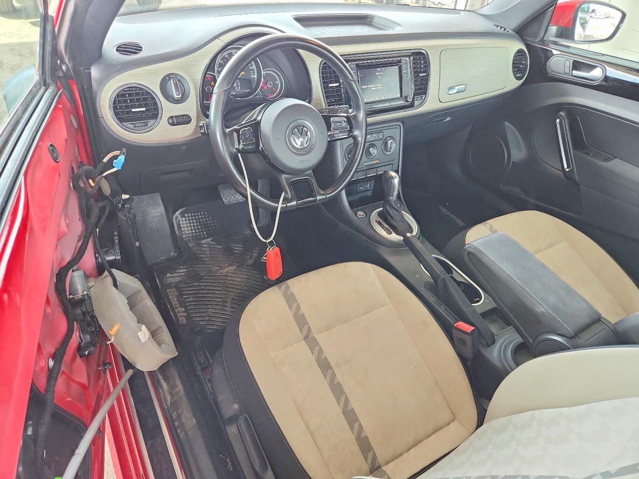 2018 VOLKSWAGEN BEETLE S photo 22