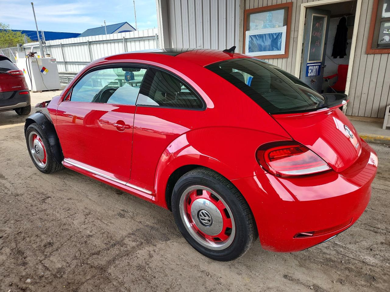 2018 VOLKSWAGEN BEETLE S photo 4