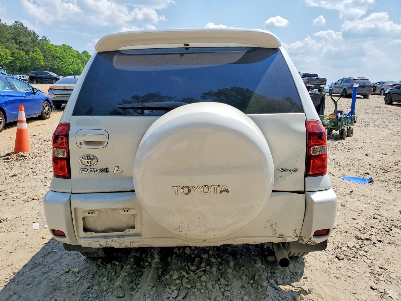 2004 TOYOTA RAV4 BASE photo 16