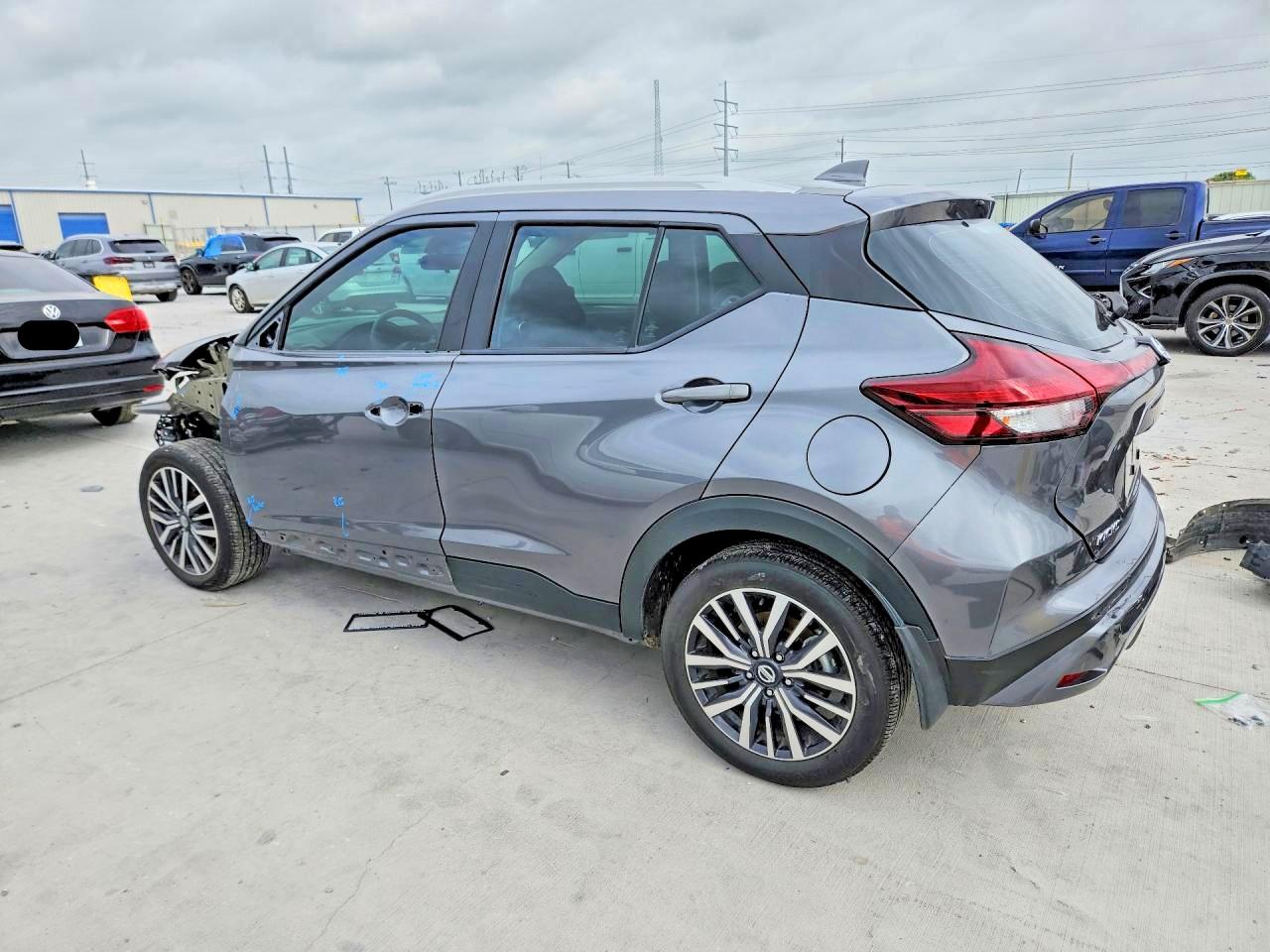 2021 NISSAN KICKS SV photo 3