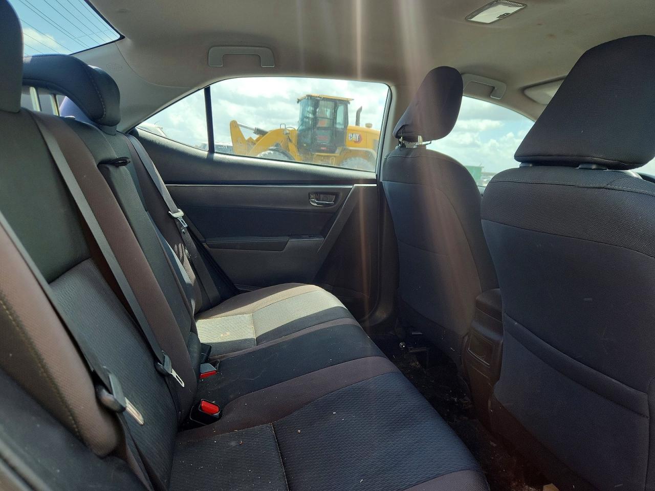 2018 TOYOTA COROLLA LE photo 19