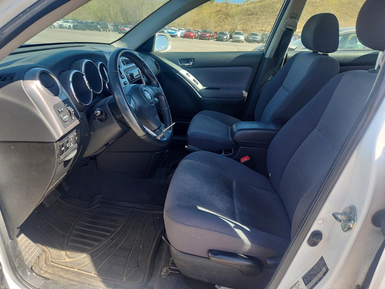 2005 TOYOTA COROLLA MATRIX XR photo 13