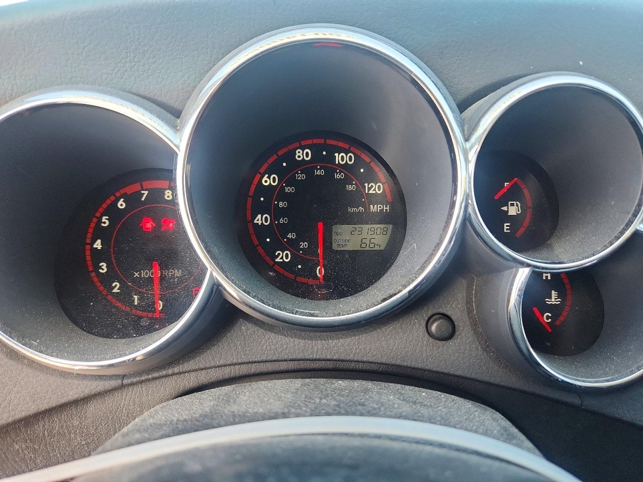 2005 TOYOTA COROLLA MATRIX XR photo 17
