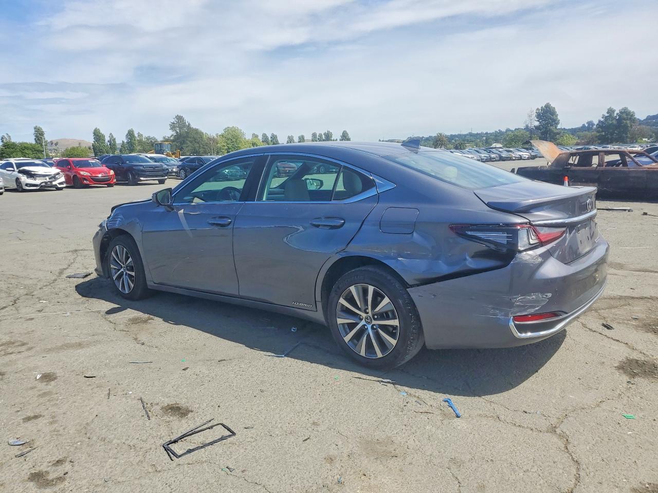 2020 LEXUS ES 300H photo 2