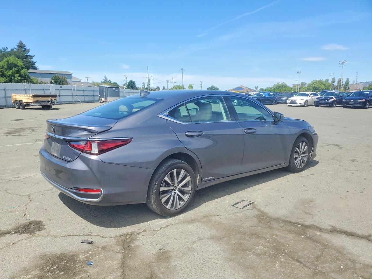 2020 LEXUS ES 300H photo 3