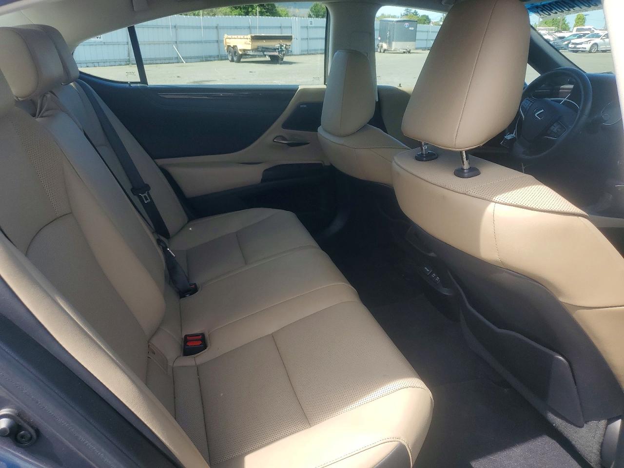 2020 LEXUS ES 300H photo 10