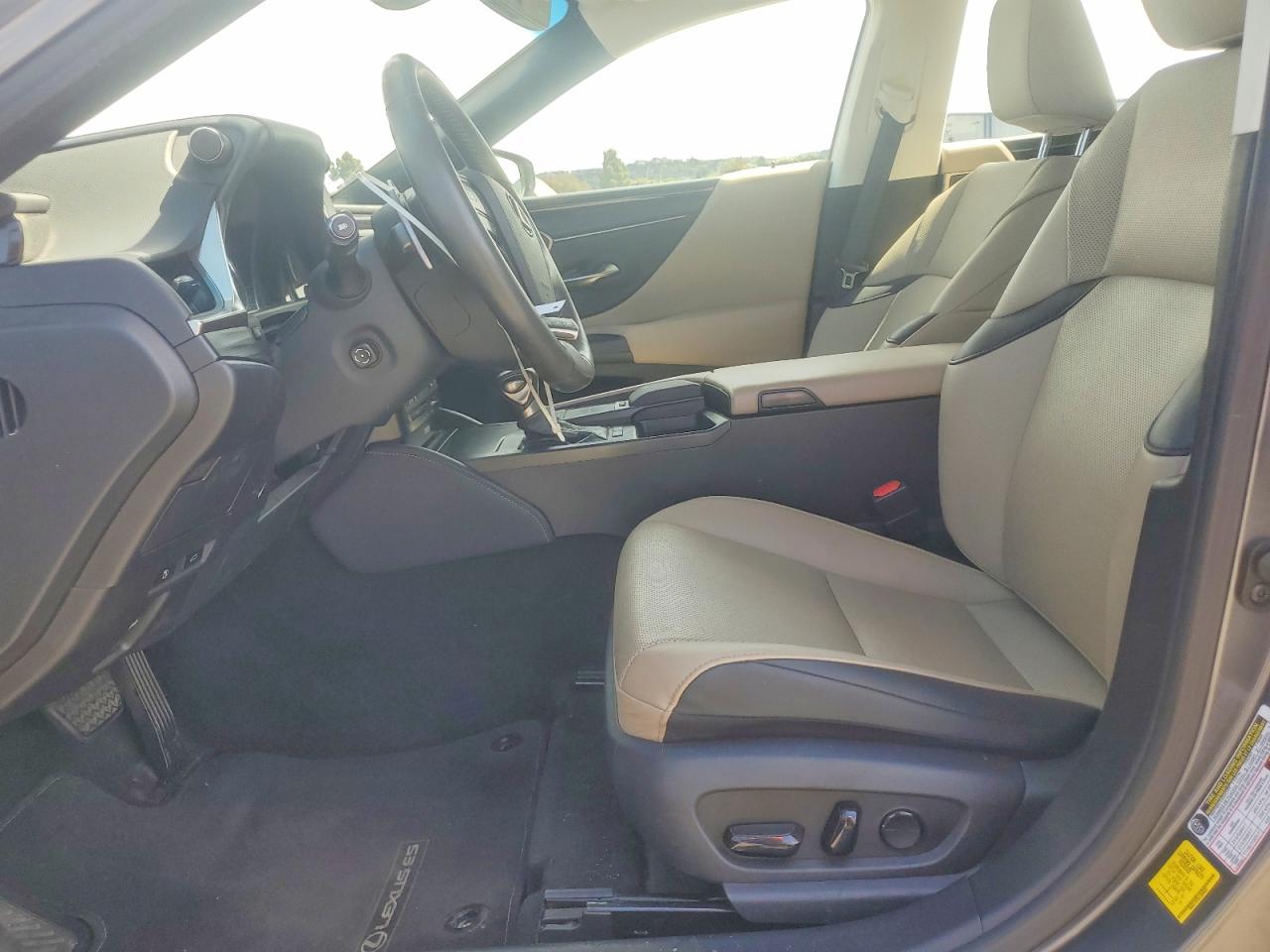 2020 LEXUS ES 300H photo 7