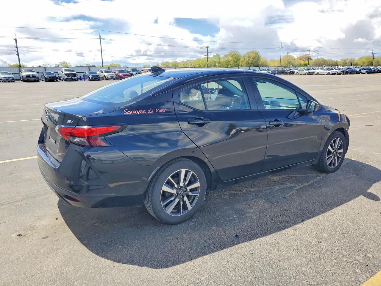 2021 NISSAN VERSA SV photo 3