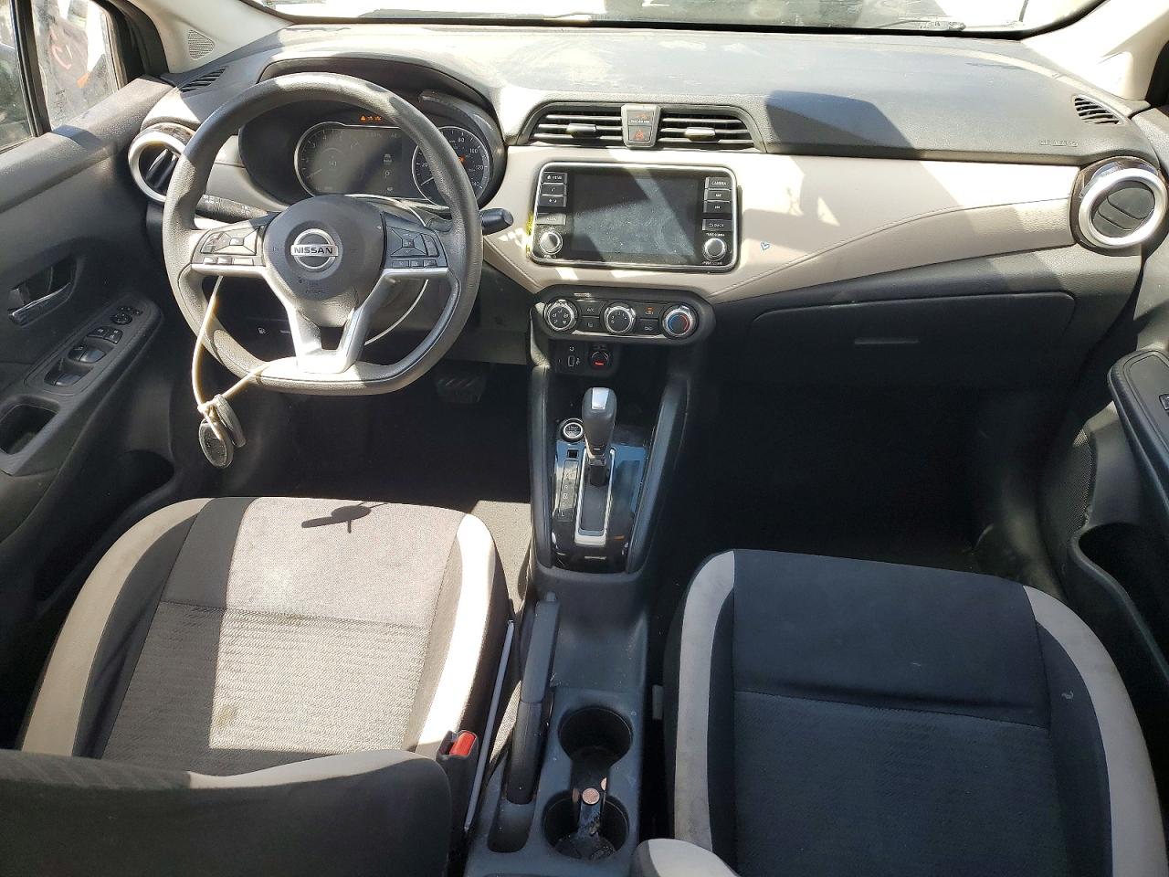 2021 NISSAN VERSA SV photo 8