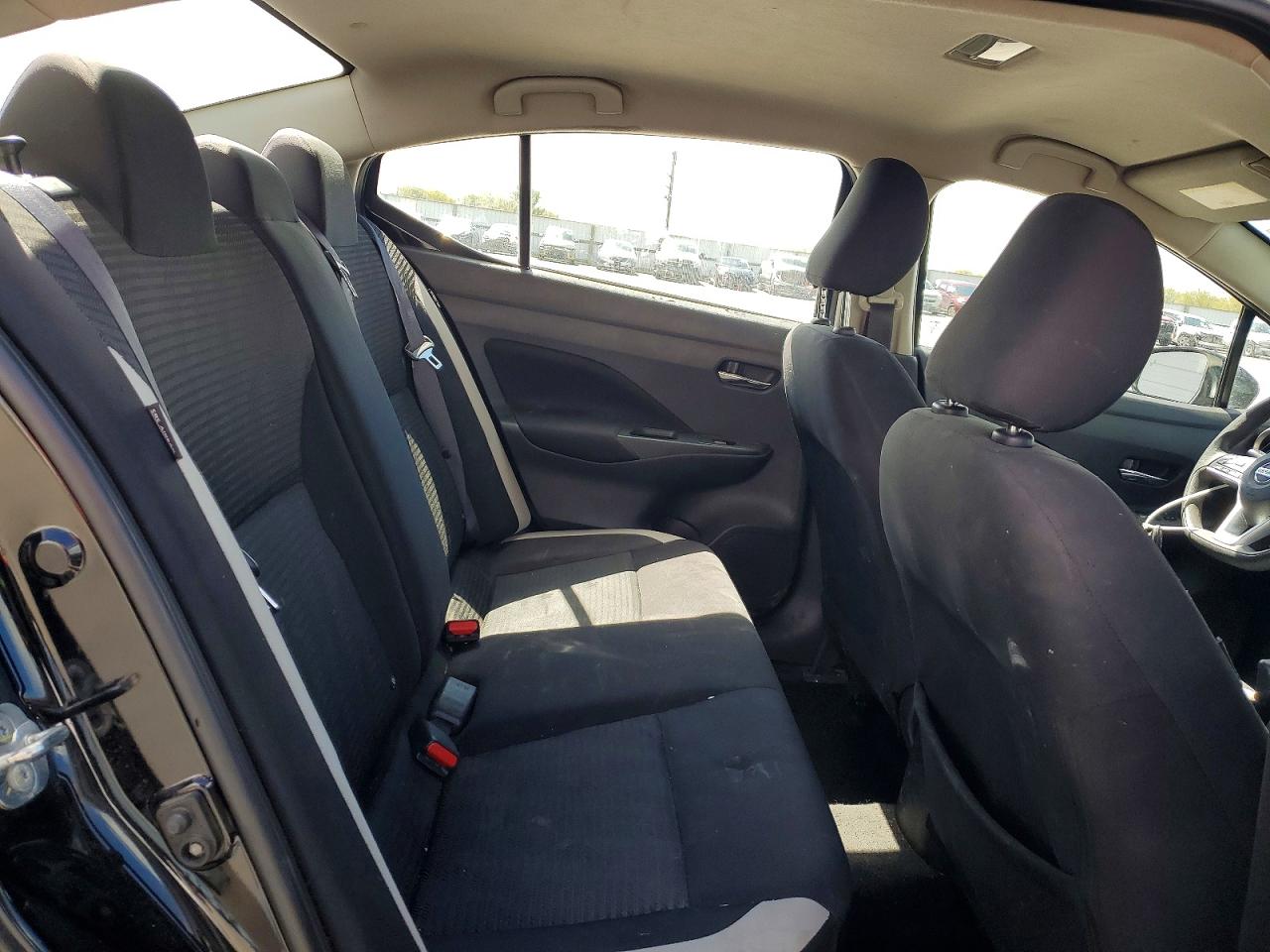 2021 NISSAN VERSA SV photo 10