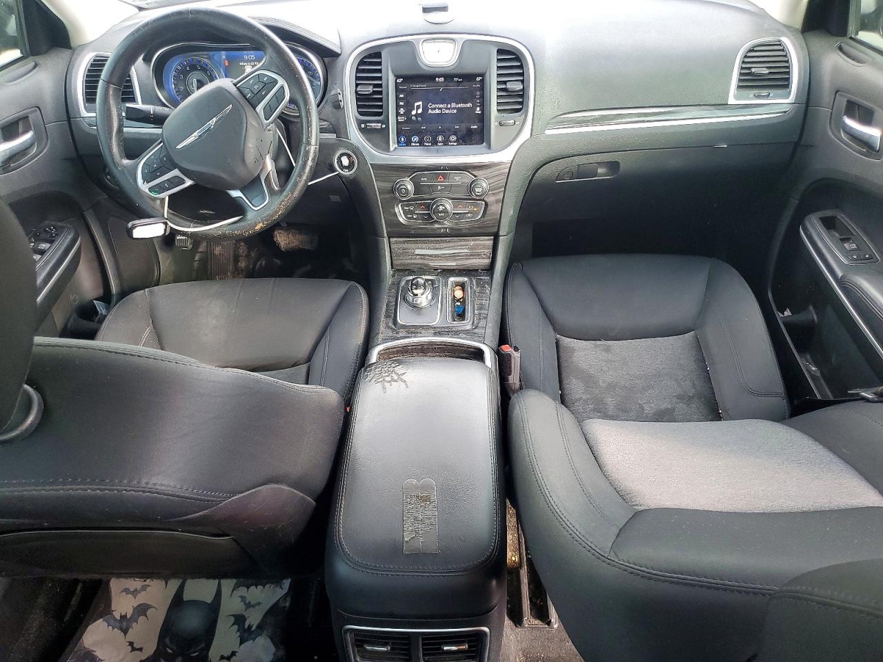 2019 CHRYSLER 300 TOURING photo 22