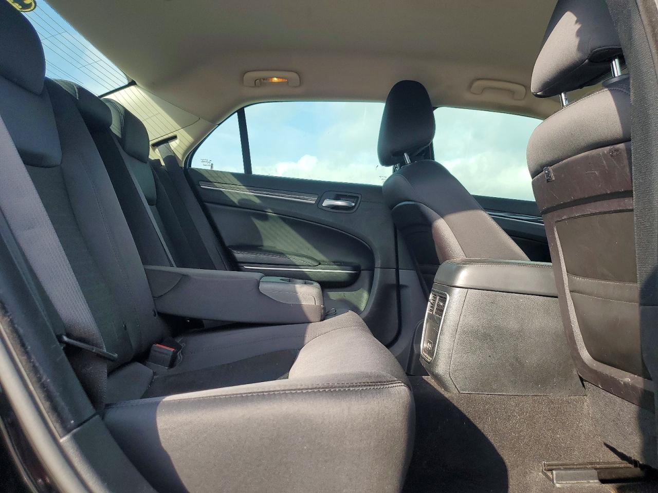 2019 CHRYSLER 300 TOURING photo 28