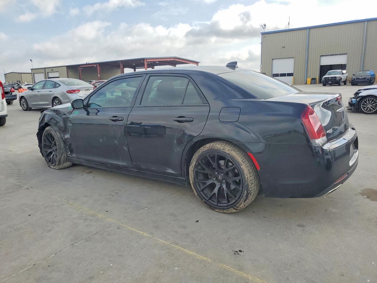 2019 CHRYSLER 300 TOURING photo 4