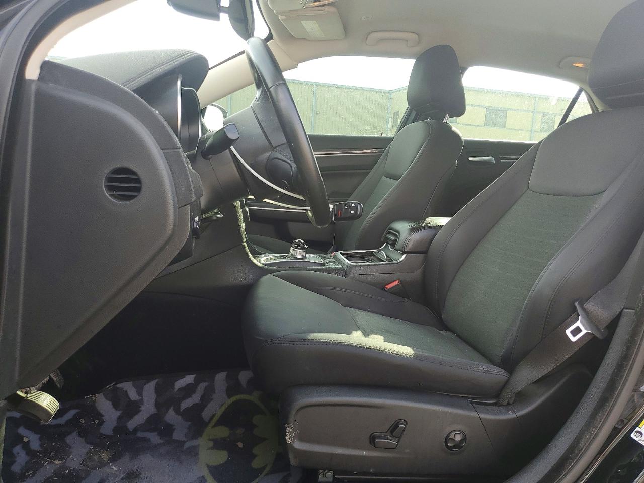 2019 CHRYSLER 300 TOURING photo 19
