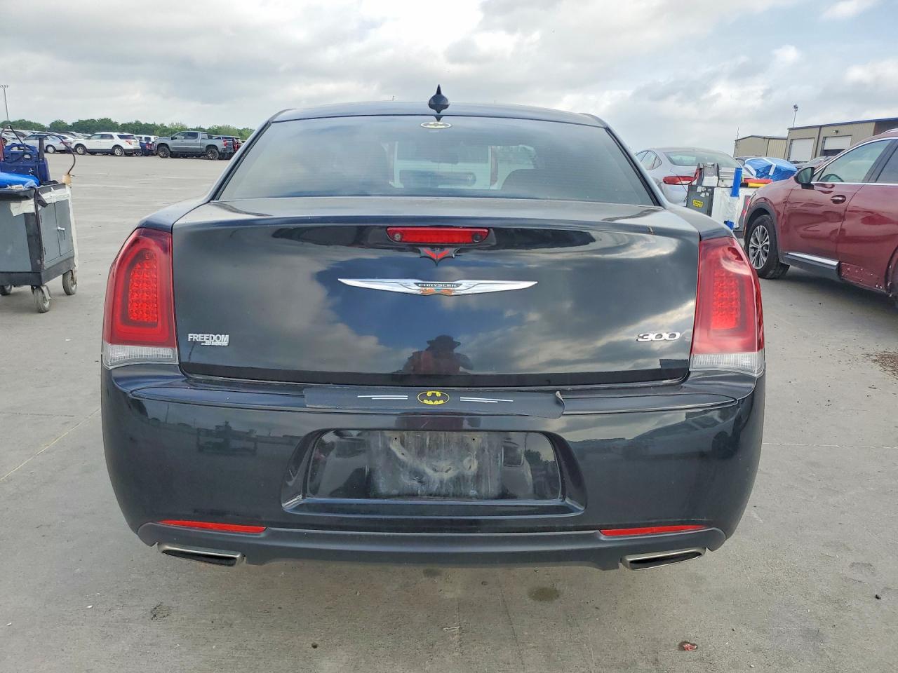 2019 CHRYSLER 300 TOURING photo 16