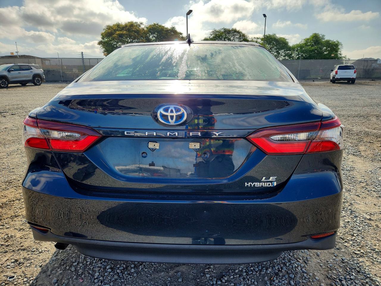 2021 TOYOTA CAMRY LE photo 11