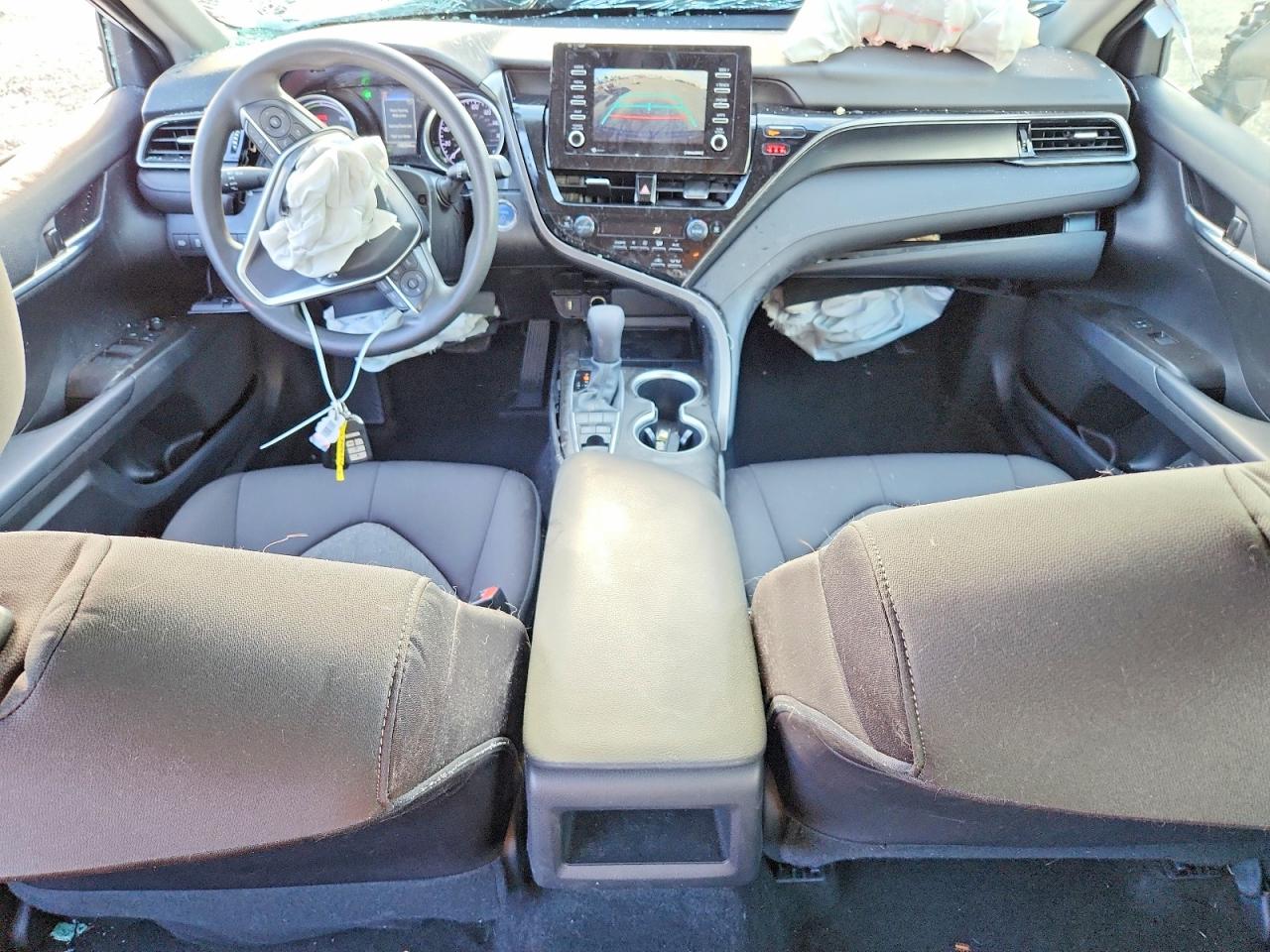 2021 TOYOTA CAMRY LE photo 15