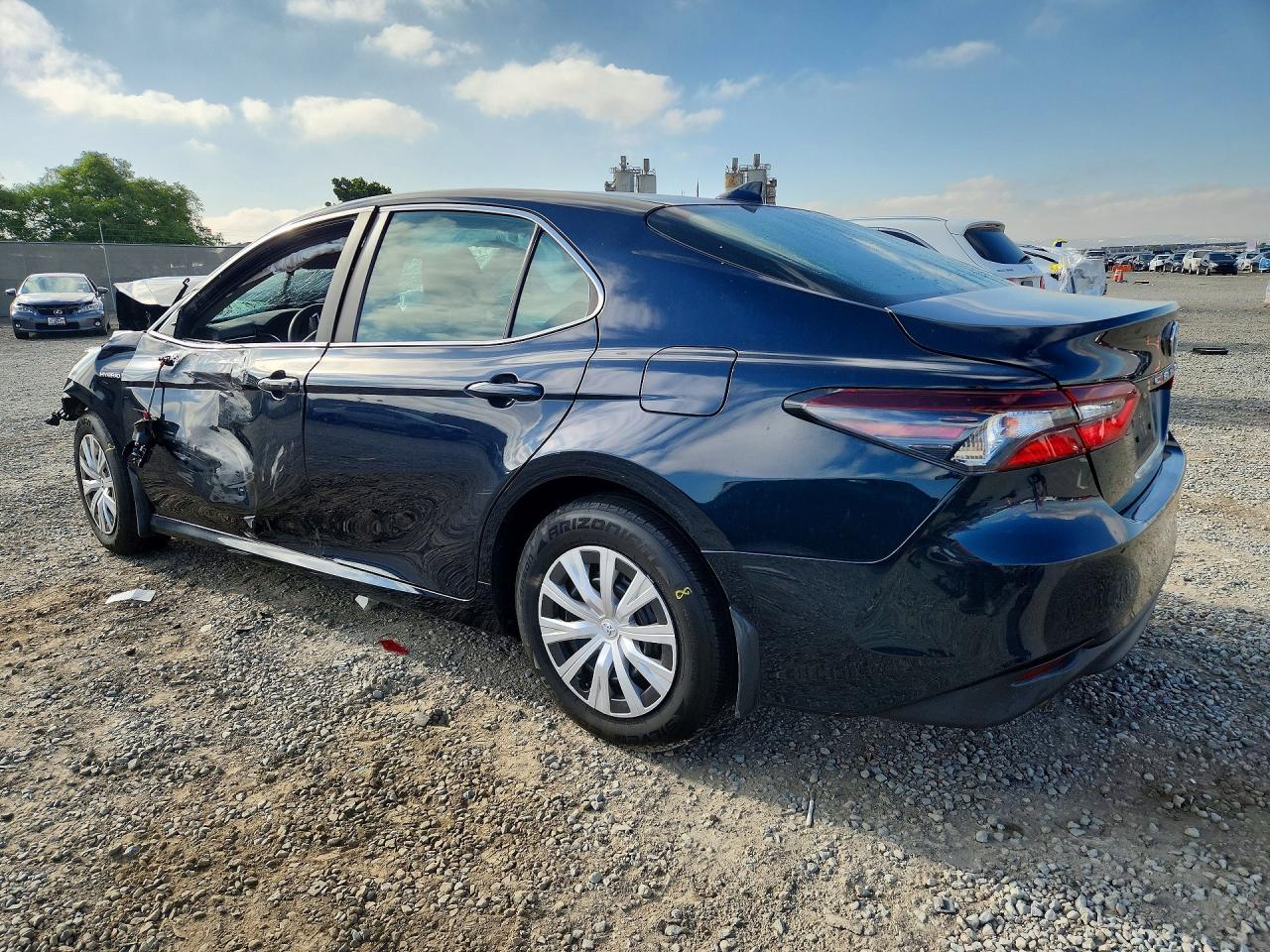 2021 TOYOTA CAMRY LE photo 3