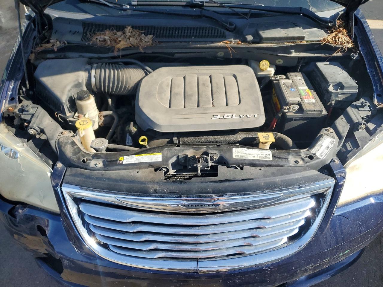 2013 CHRYSLER TOWN & COUNTRY TOURING L photo 12