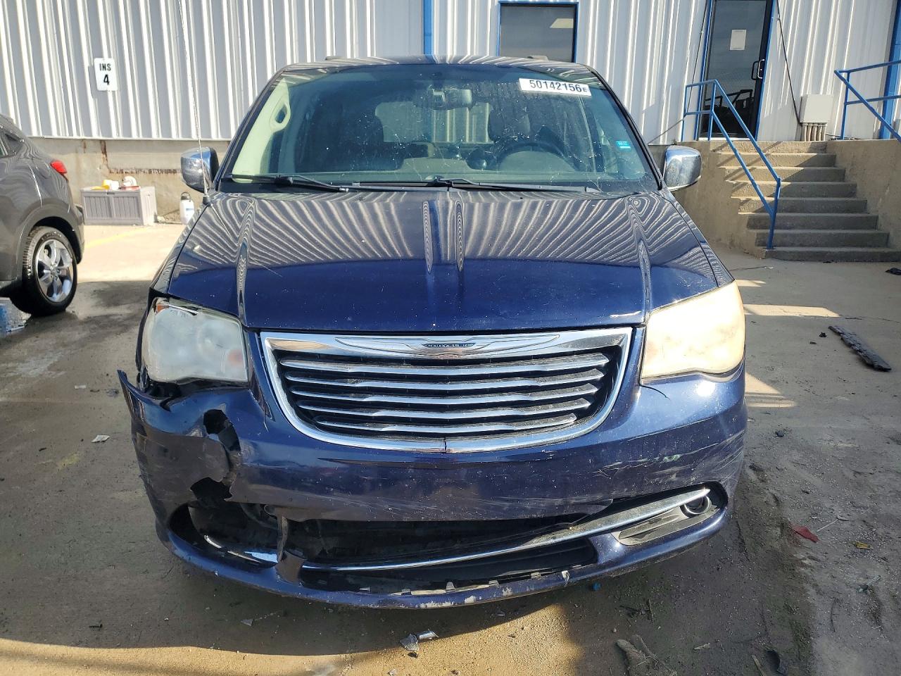 2013 CHRYSLER TOWN & COUNTRY TOURING L photo 5