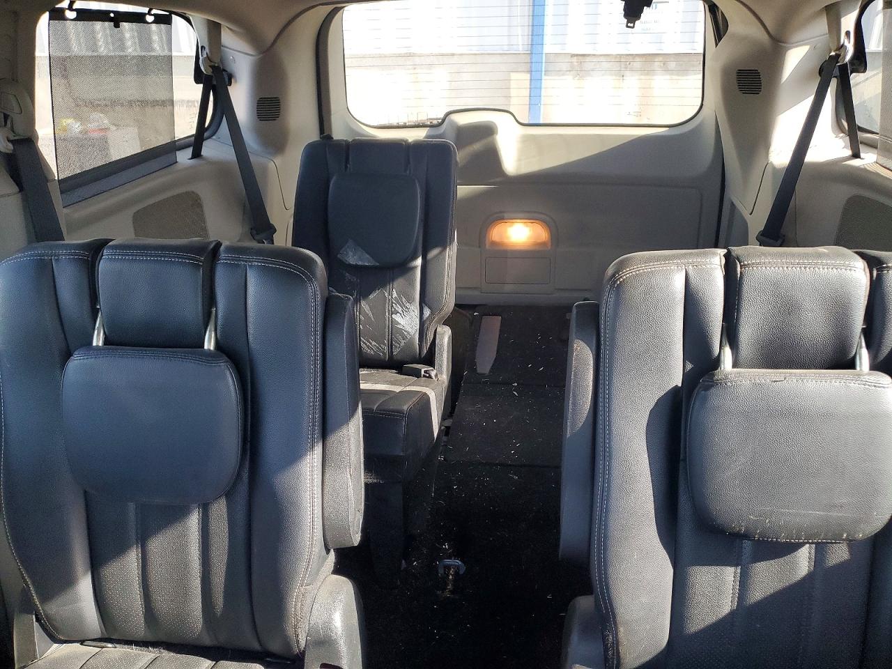 2013 CHRYSLER TOWN & COUNTRY TOURING L photo 10