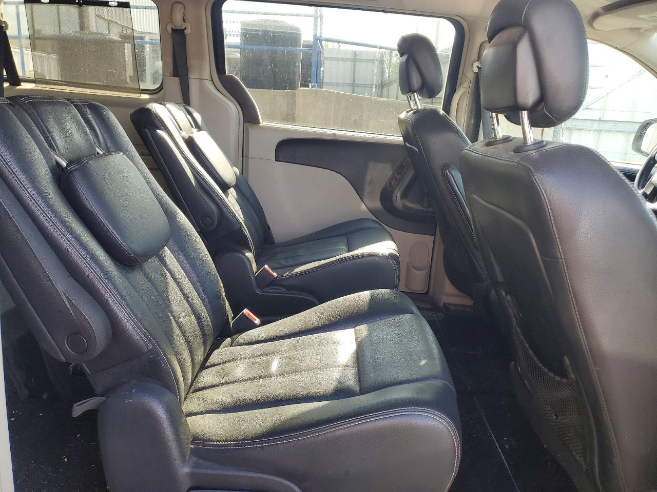 2013 CHRYSLER TOWN & COUNTRY TOURING L photo 11