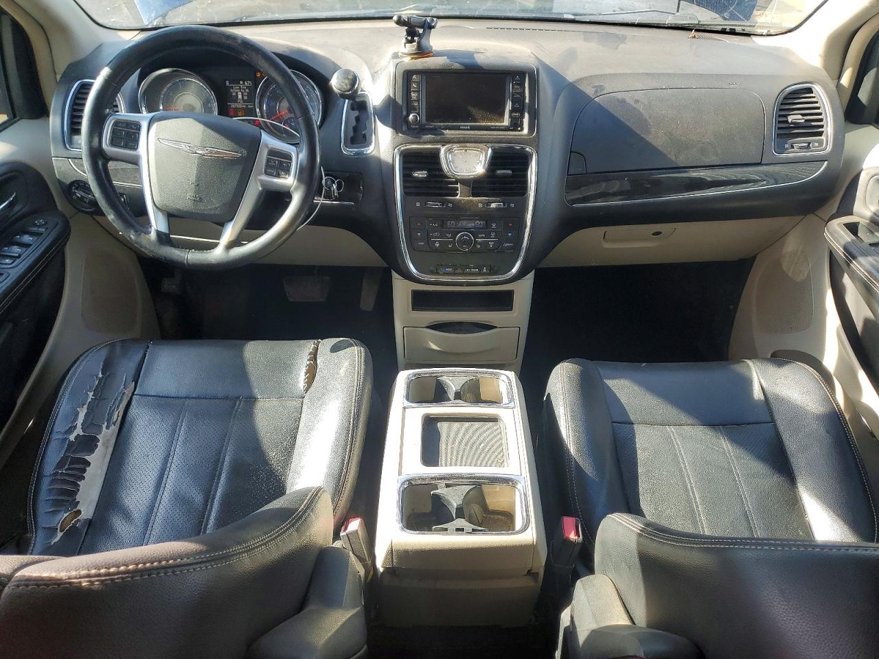 2013 CHRYSLER TOWN & COUNTRY TOURING L photo 8