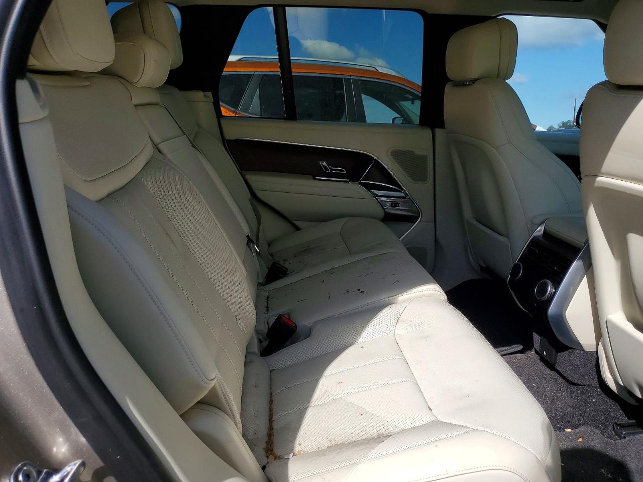 2025 LAND ROVER RANGE ROVER SE photo 11