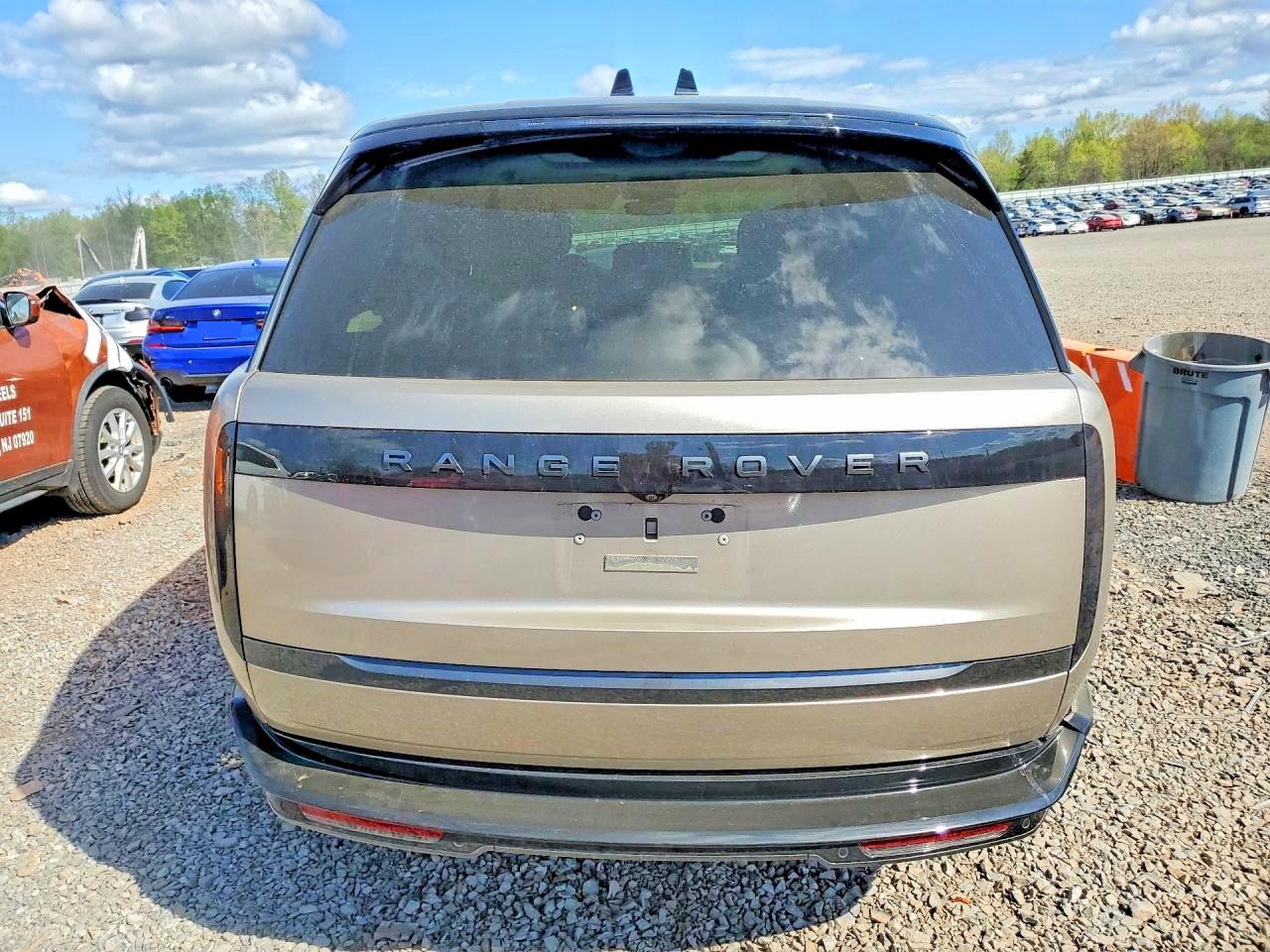 2025 LAND ROVER RANGE ROVER SE photo 6