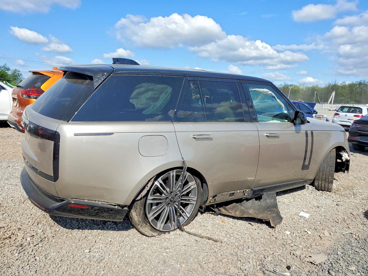 2025 LAND ROVER RANGE ROVER SE photo 3