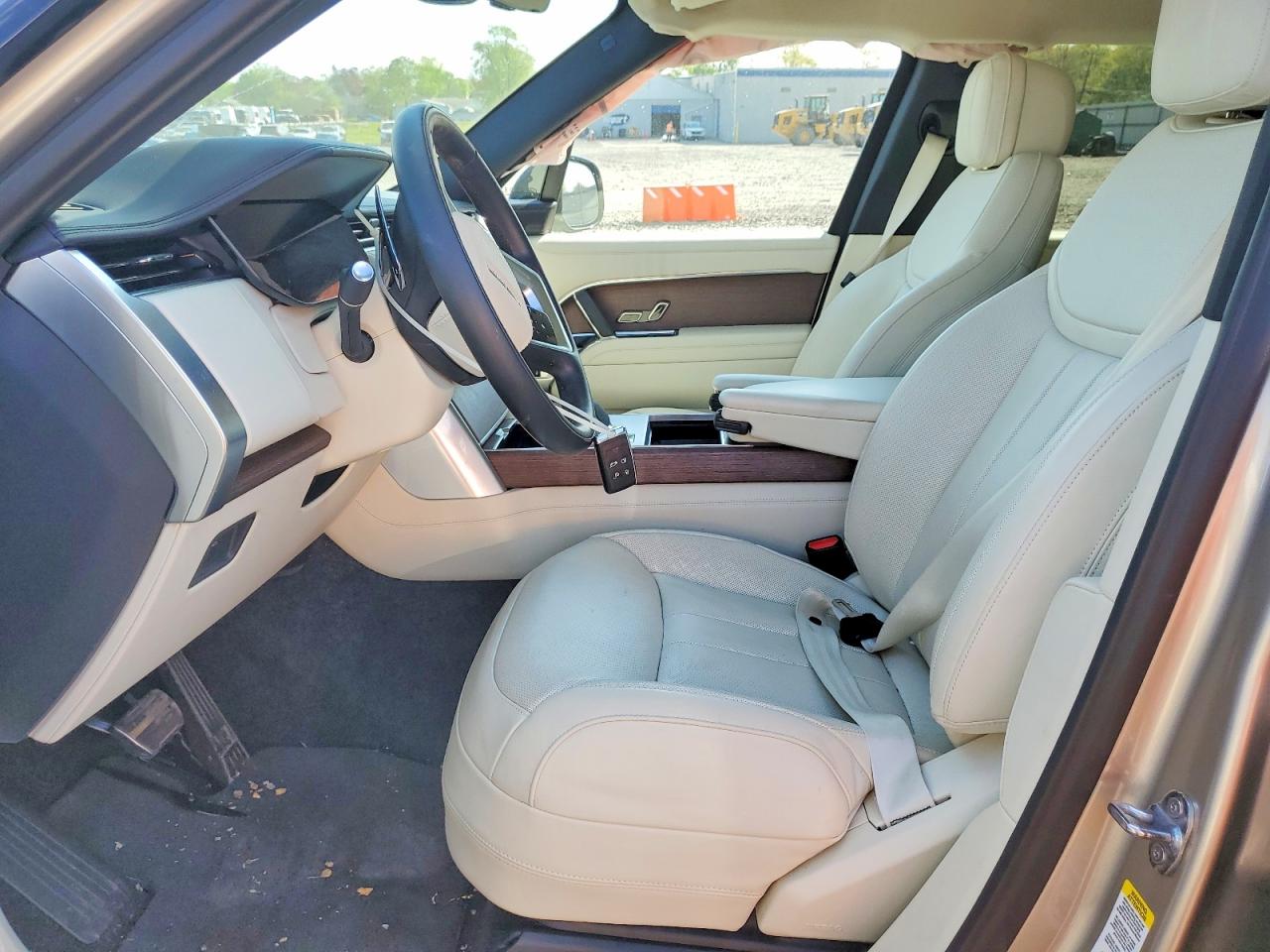 2025 LAND ROVER RANGE ROVER SE photo 7