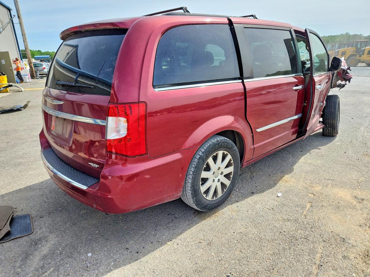 2012 CHRYSLER TOWN & COUNTRY TOURING L photo 5