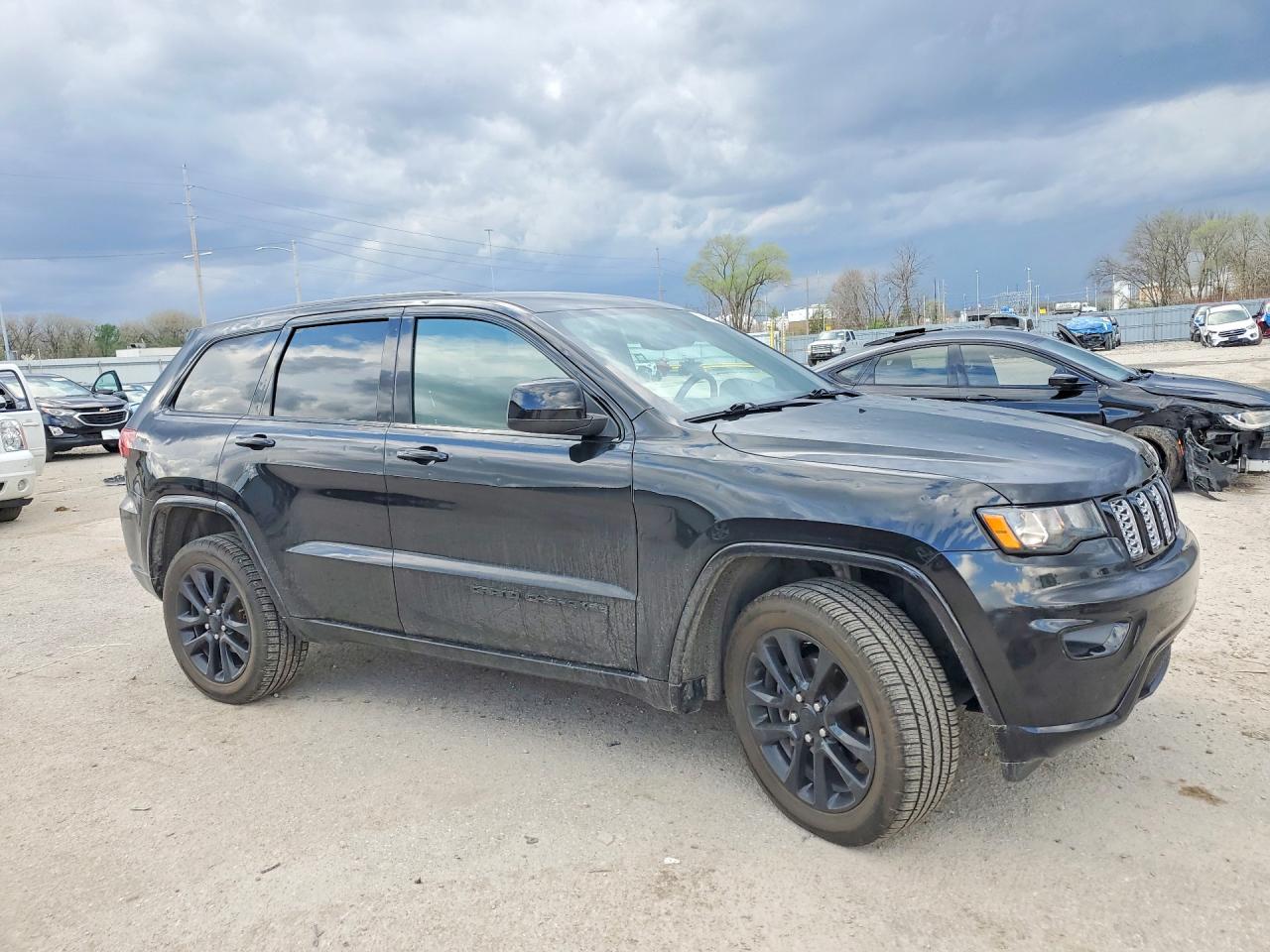 2020 JEEP GRAND CHEROKEE LAREDO photo 4