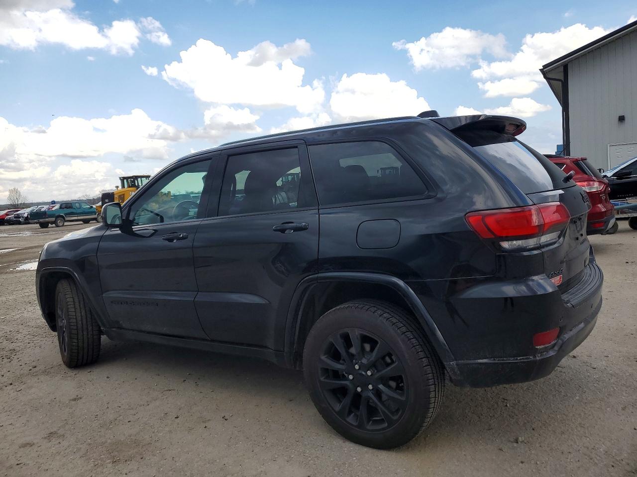 2020 JEEP GRAND CHEROKEE LAREDO photo 2