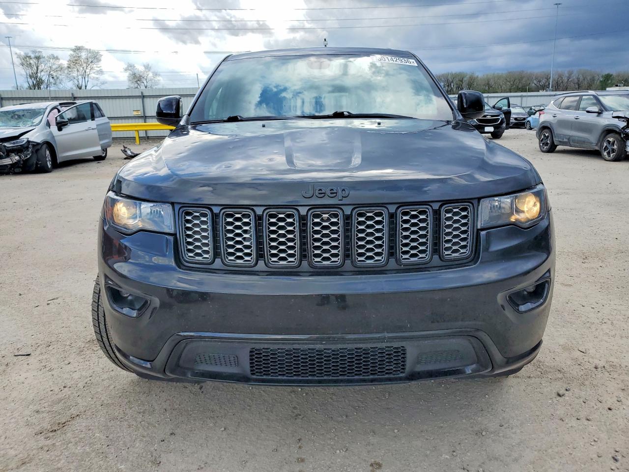 2020 JEEP GRAND CHEROKEE LAREDO photo 5
