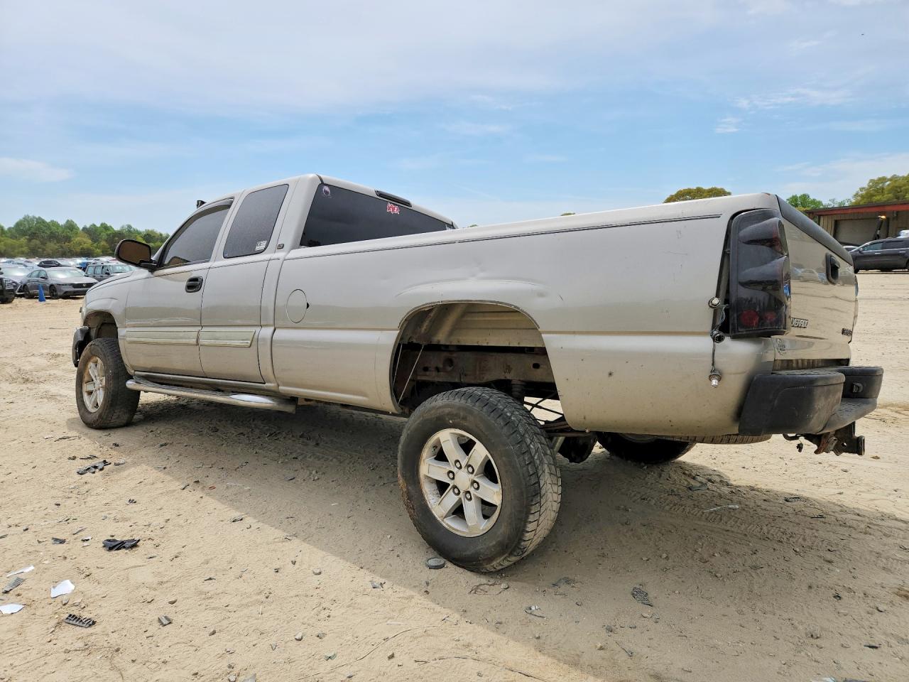 2004 CHEVROLET SILVERADO C1500 photo 3
