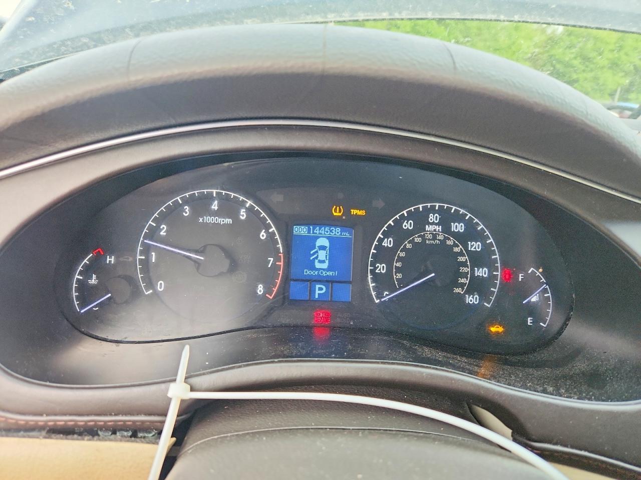 2012 HYUNDAI GENESIS 3.8L photo 17