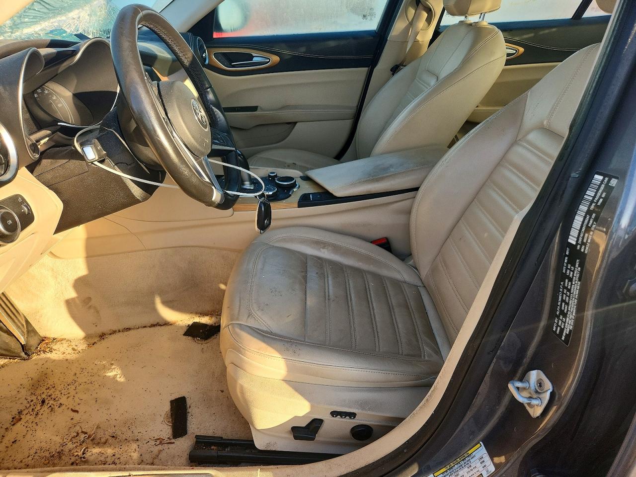 2017 ALFA ROMEO GIULIA TI photo 13