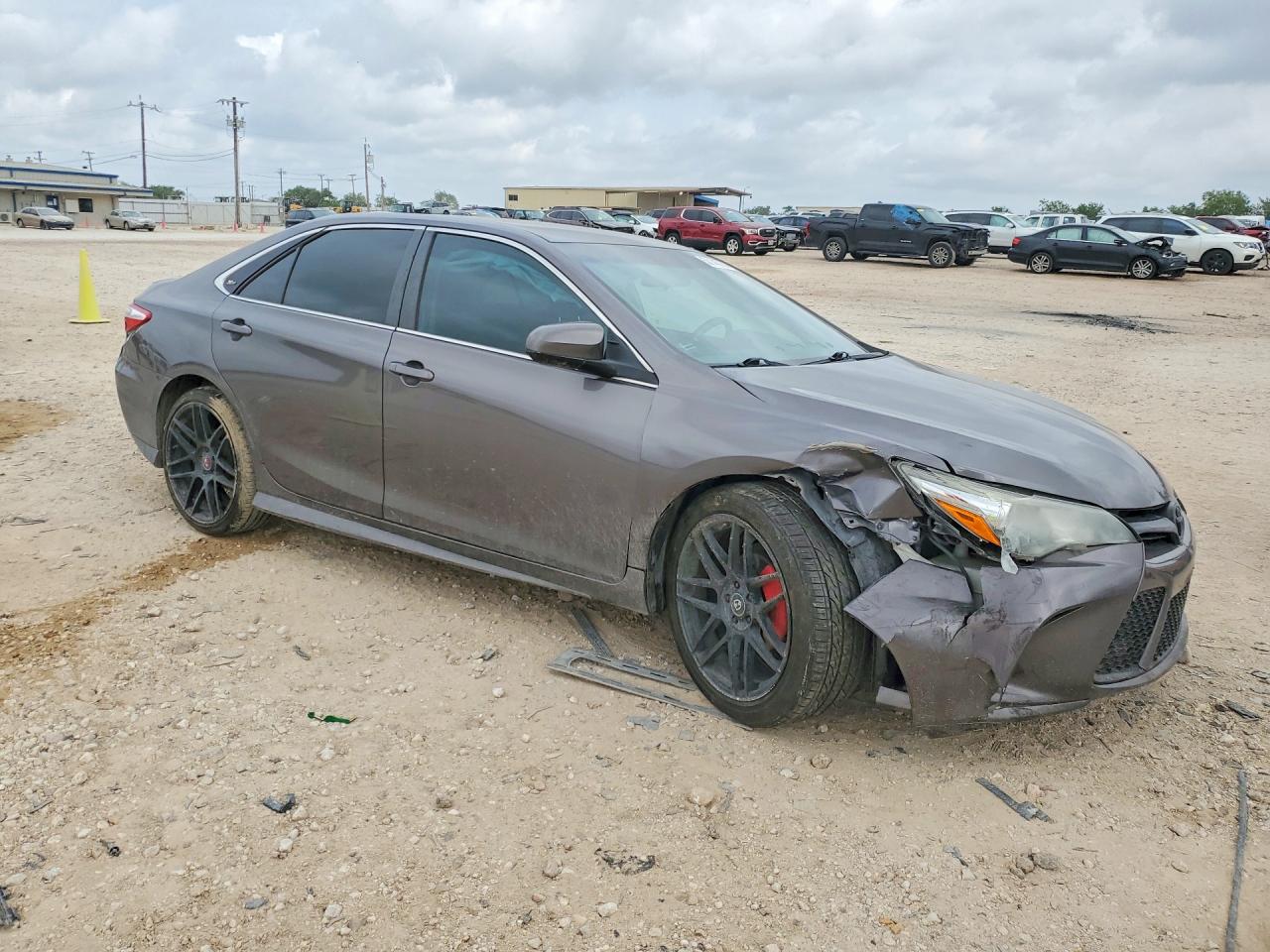 2016 TOYOTA CAMRY SE photo 7