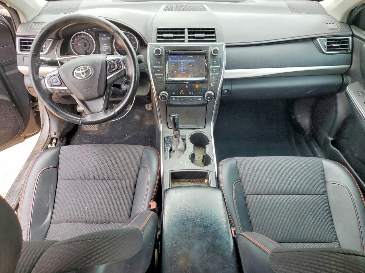 2016 TOYOTA CAMRY SE photo 15