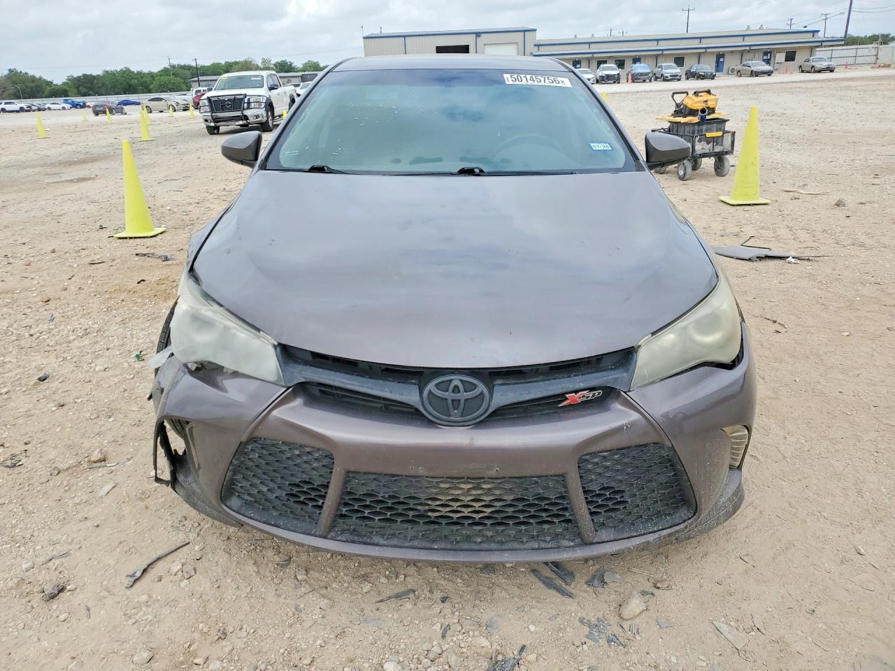2016 TOYOTA CAMRY SE photo 9