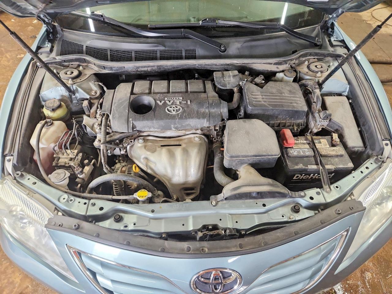 2010 TOYOTA CAMRY LE photo 31