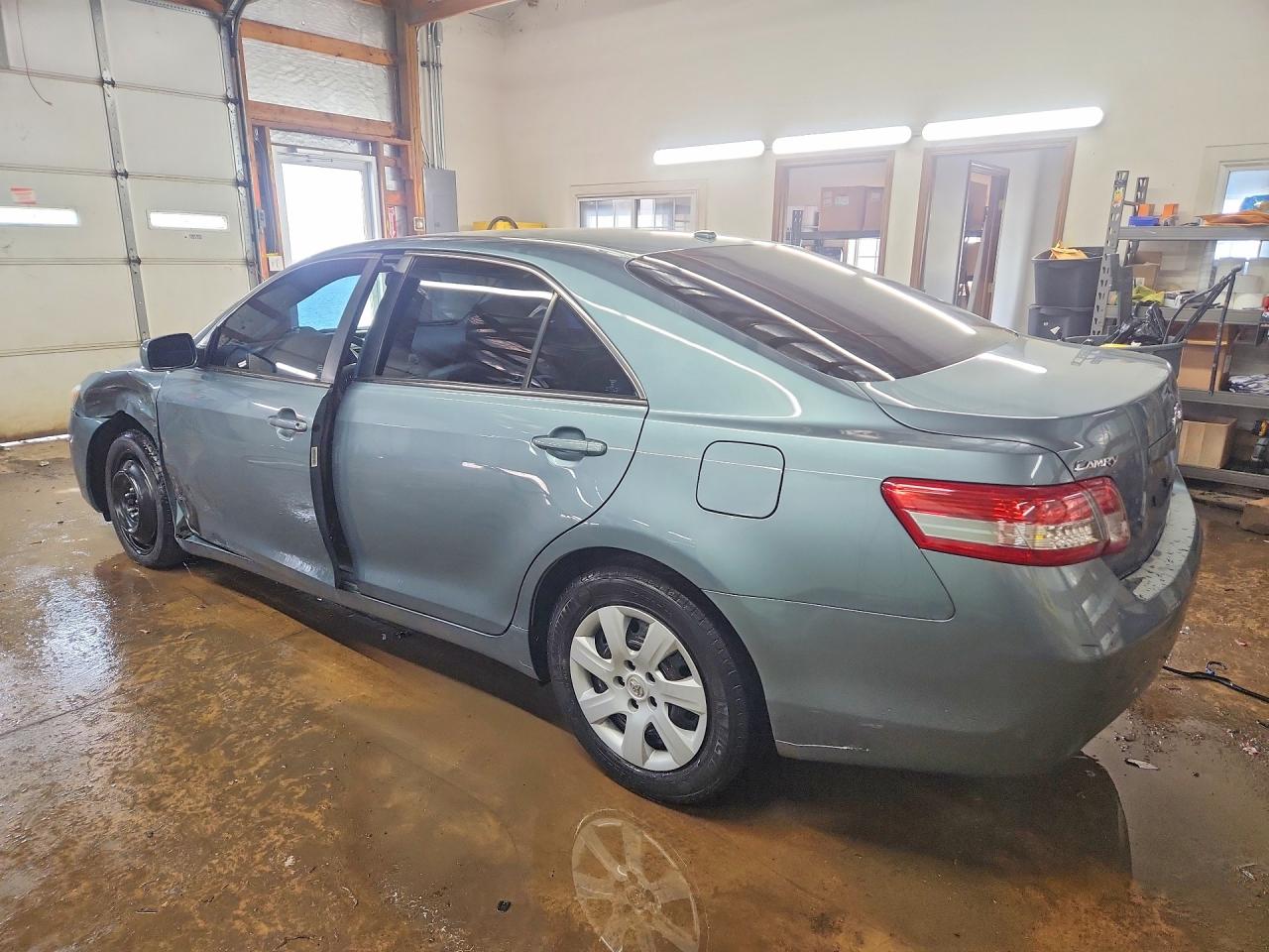 2010 TOYOTA CAMRY LE photo 4