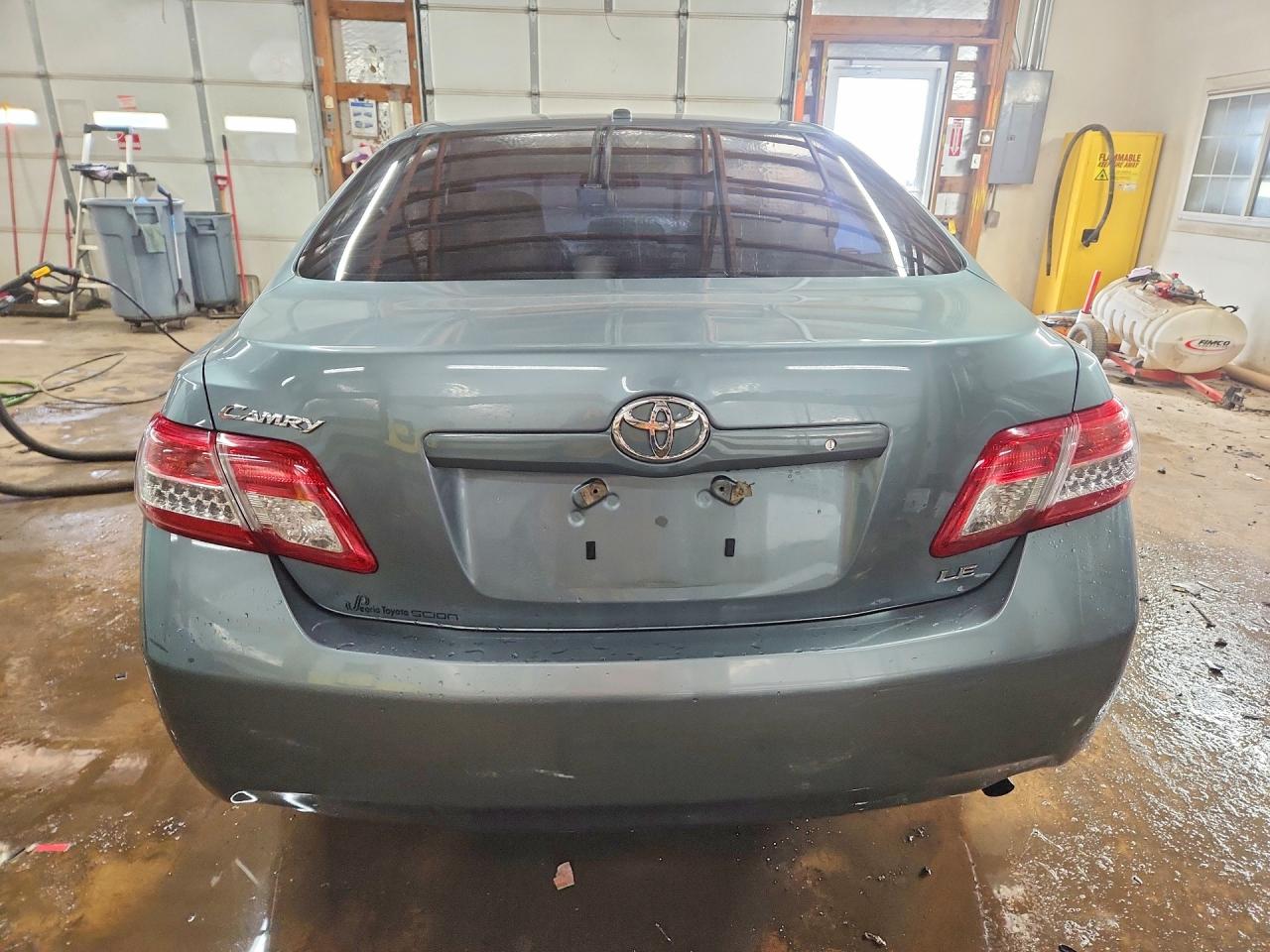 2010 TOYOTA CAMRY LE photo 16