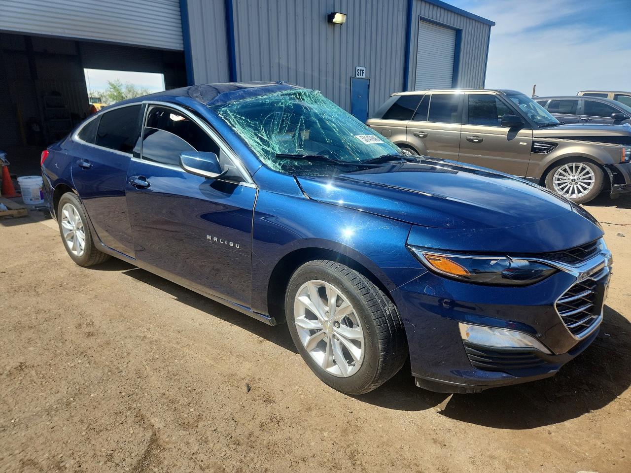 2022 CHEVROLET MALIBU LT photo 4
