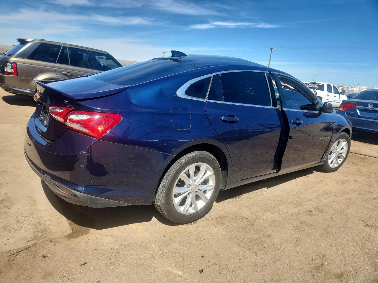 2022 CHEVROLET MALIBU LT photo 3