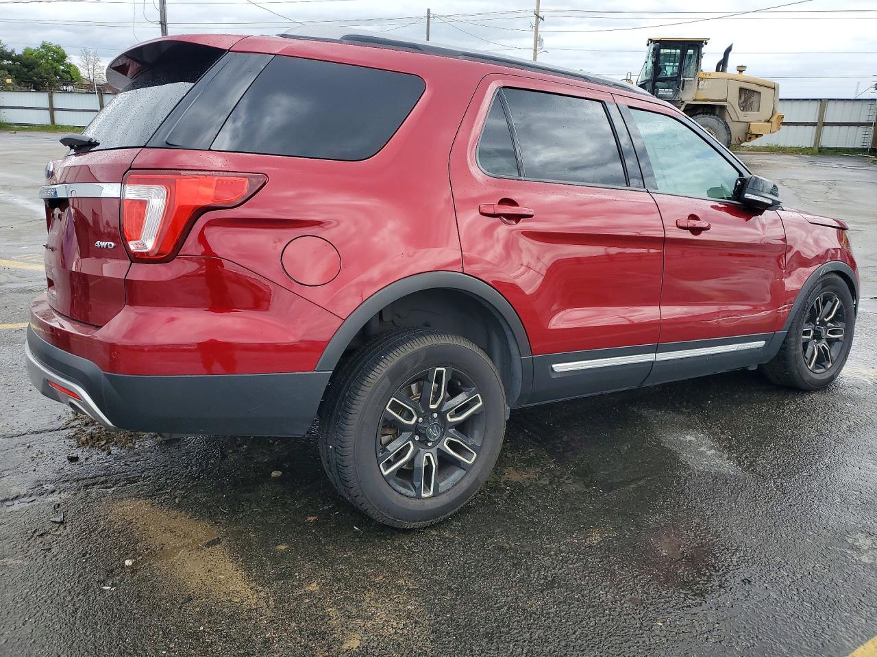 2017 FORD EXPLORER XLT photo 5